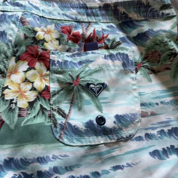 Roxy Board Shorts - Picture 3 of 4